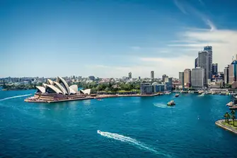 A Sydney yacht charter at Christmas gives you the chance to experience the Australian summer 