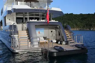 She has a top speed of 18 knots