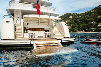 The beach club and its hydraulic swim platform for easy access to the ocean